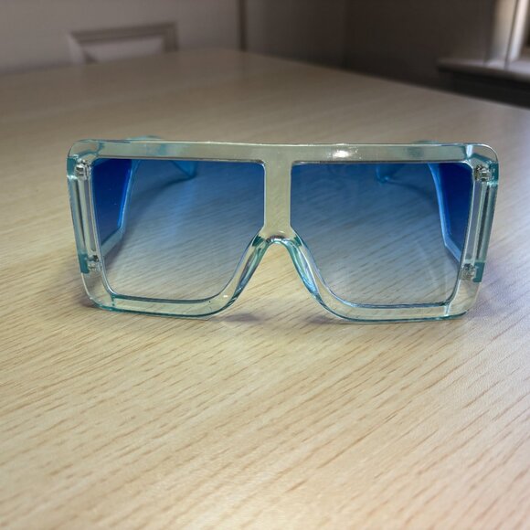 Icy Blue Shield Sunglasses – Oversized Gradient Retro Frames main image 4